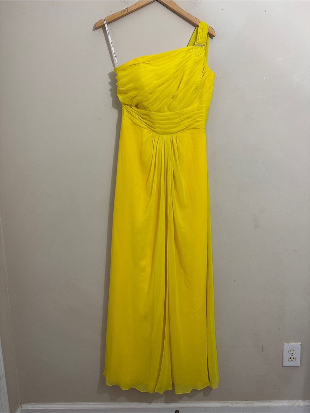 NWT B2 Jasmine One-Shoulder Yellow Pleated Formal Dress Beading Detail 10 Events